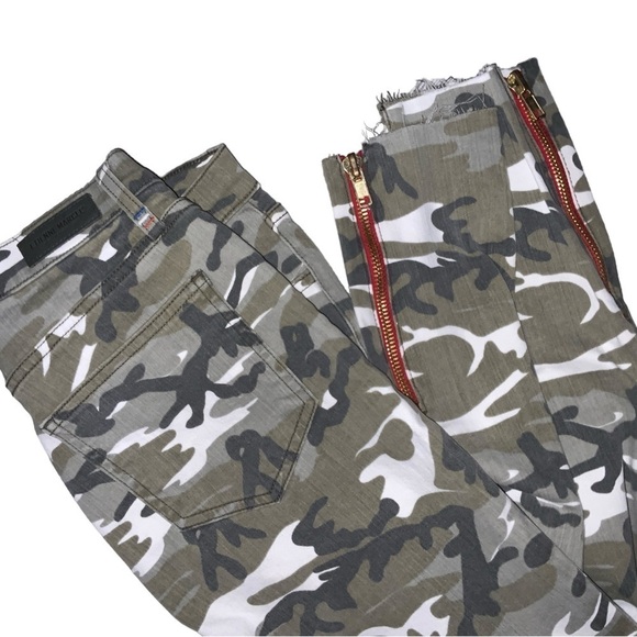 Etienne Marcem NWOT Camo Skinny Jeans with Red & Gold Zipper Ankle Detail - Picture 4 of 5